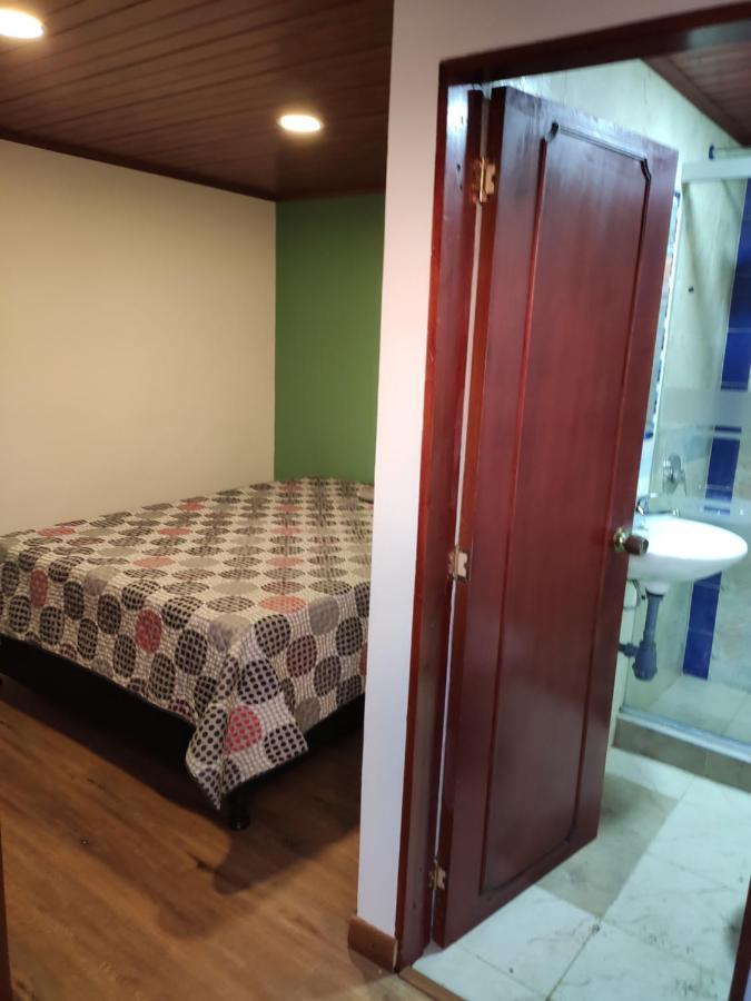 Acogedor Hostal Usaquen La Parada Del Tren Bogotá Exteriör bild