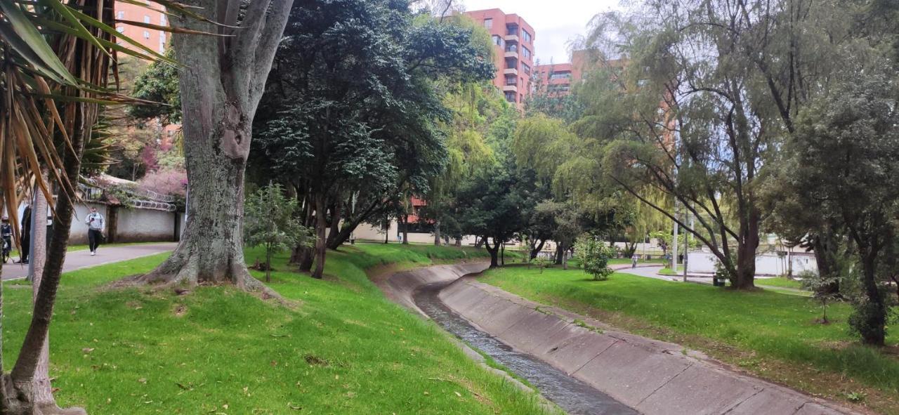 Acogedor Hostal Usaquen La Parada Del Tren Bogotá Exteriör bild