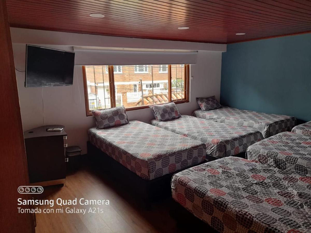 Acogedor Hostal Usaquen La Parada Del Tren Bogotá Exteriör bild